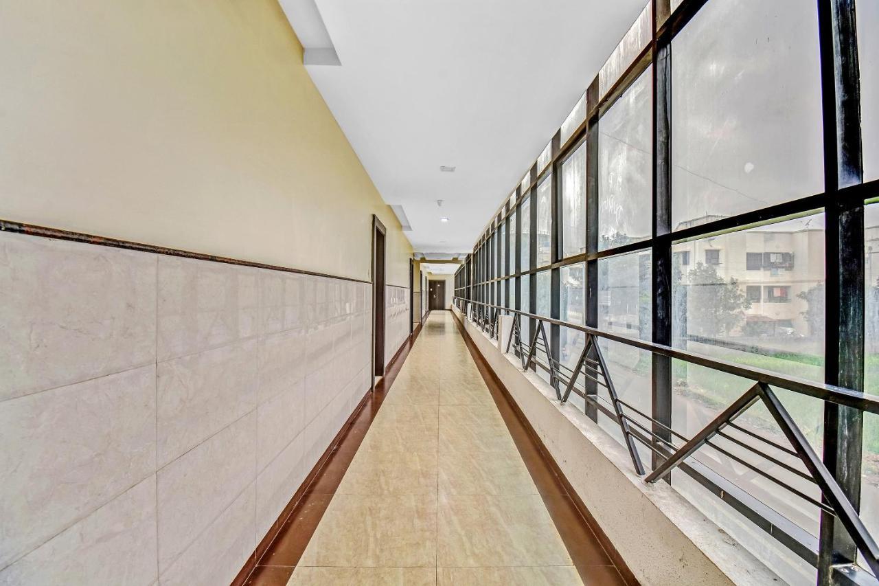 Spot On 85825 Hotel Sai Suman Executive 2*
